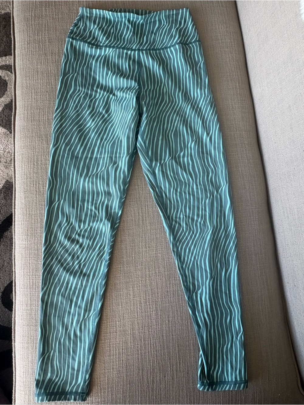 Spiritual Gangster Teal and White Wave-Stripe Leggings
